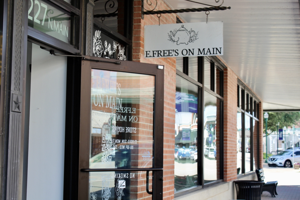 E. Frees On Main offers, tea, tea accessories and journals. (Jovanna Aguilar/Community Impact)
