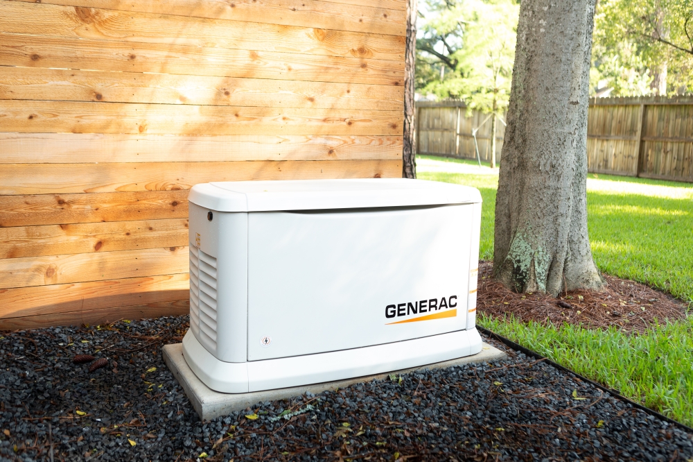 Installed Generac home standby generator for residential backup power in Houston, Texas – expert generator installation and emergency power solutions.