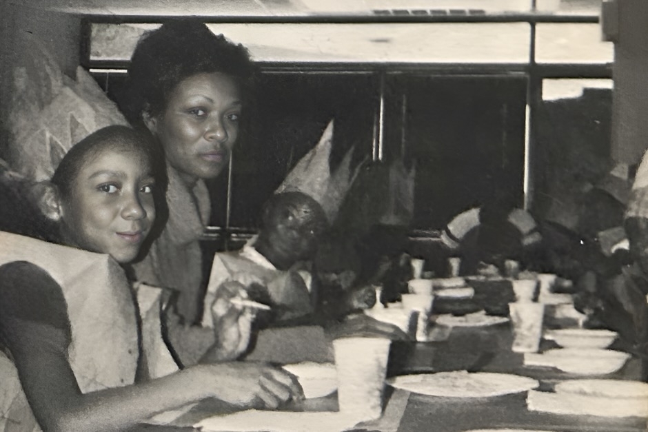 Amy Coleman sits beside her second-grade daughter, Krista Coleman, at a Thanksgiving dinner at Briargate Elementary in 1979. (Courtesy Fort Bend ISD)