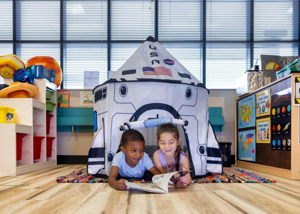 Students learning after finding out how to switch schools in Texas
