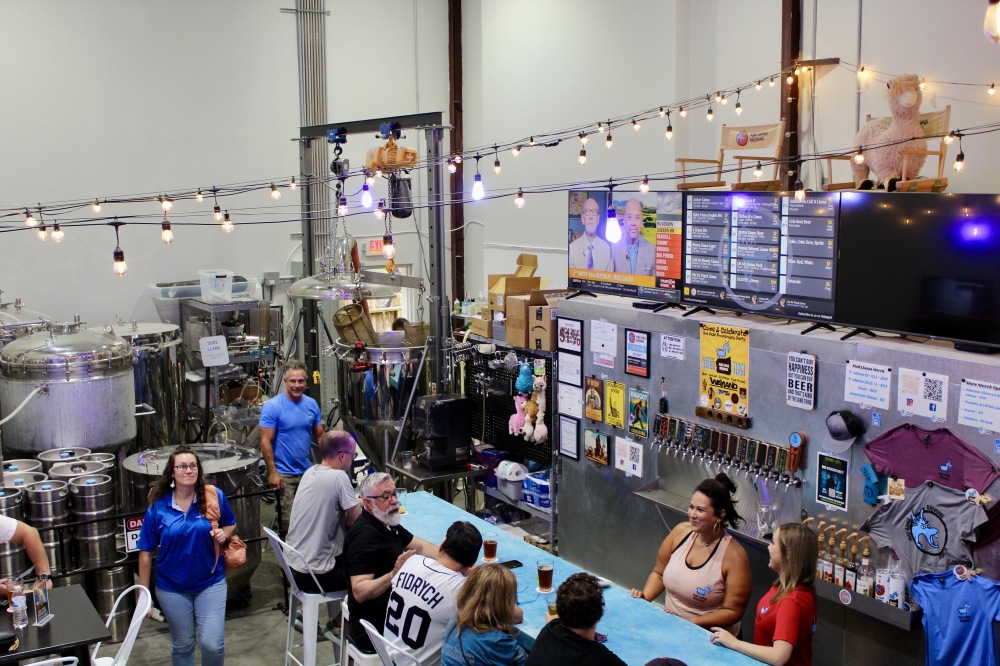 The Mad Llama brewery has become the local brewery where friends meet to socialize. (Jovanna Aguilar/Community Impact)