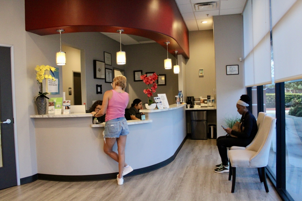Four Lion Dental Boutique offers services from 7 a.m.-3 p.m., Monday-Wednesday and 11 a.m.-6 p.m. Thursday-Friday. (Jovanna Aguilar/Community Impact)