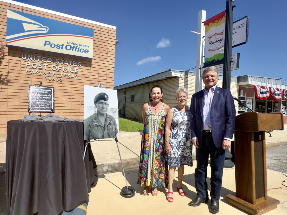 Billy Waugh's daughter, Leslie Waugh (left), and his widow Lynn Waugh, were honored by speakers including U.S. Congressman Michael T. McCaul. (Amanda Cutshall/Community Impact)