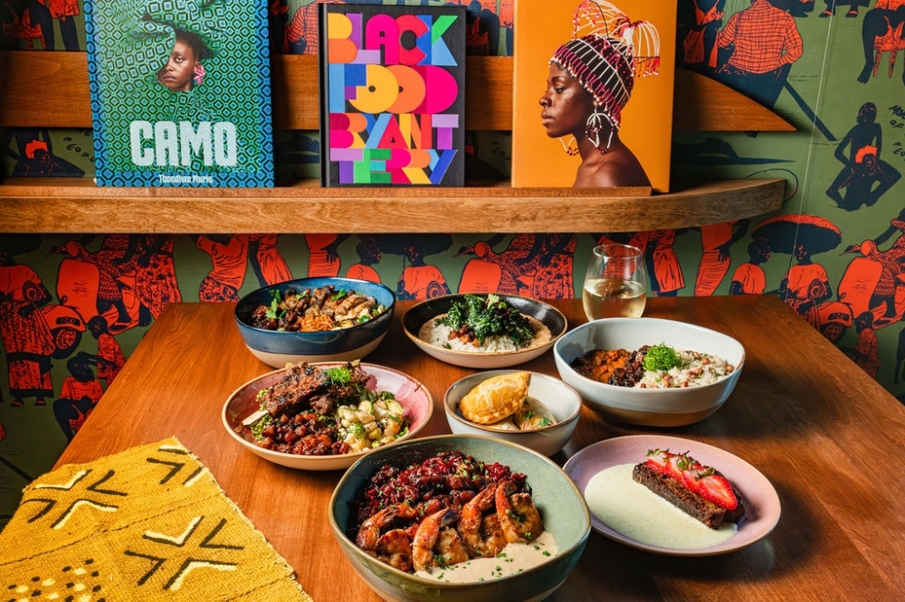 ChopnBlok offers shareable dishes from the Golden Bowl, Buka bowl and meat minnie pies (Courtesy StuffBenEats)