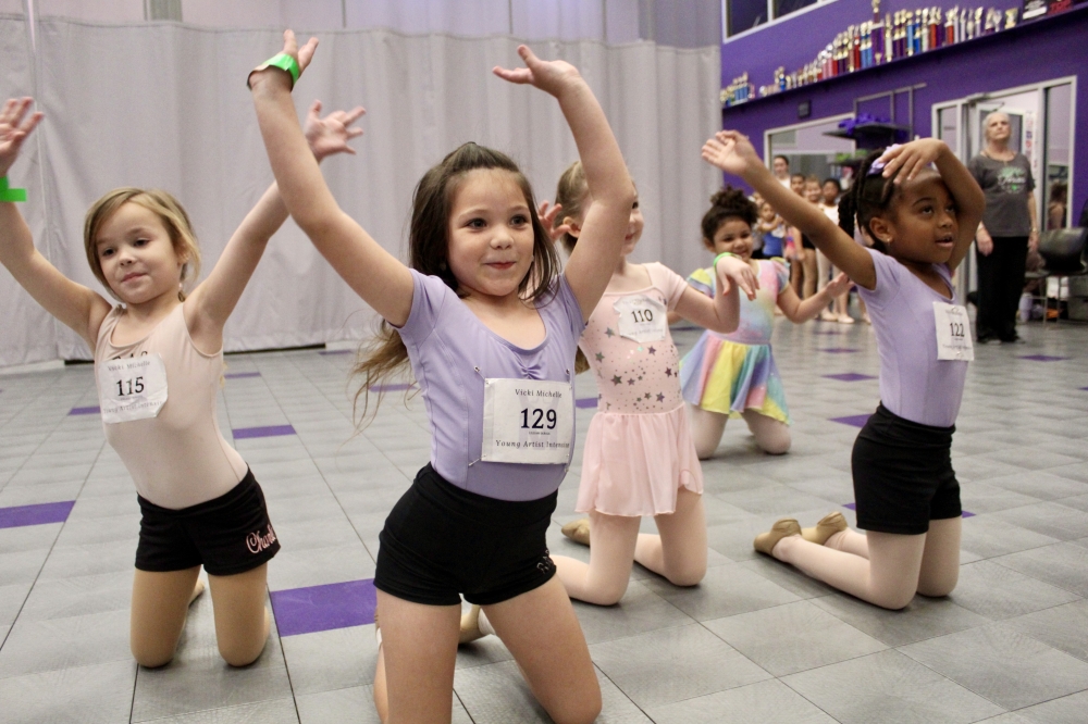 Young dancers ages 5 and over performed on July 26 at the Vicki Michelle Dance Studio. (Jovanna Aguilar/Community Impact)
