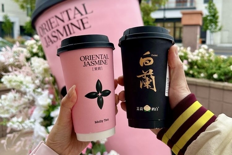 Molly Tea's main product lines are the fresh milk tea series, snowy whipped series and fresh oak milk tea series. (Courtesy Molly Tea)