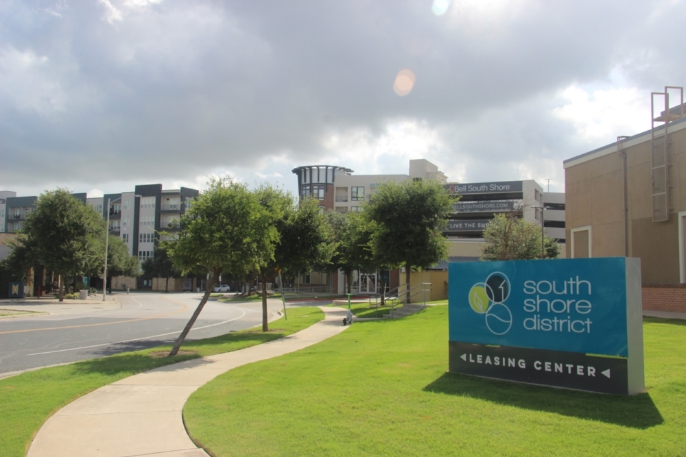 Riverside's South Shore District is currently home to mid-rise multifamily developments and commercial spaces. (Ben Thompson/Community Impact)