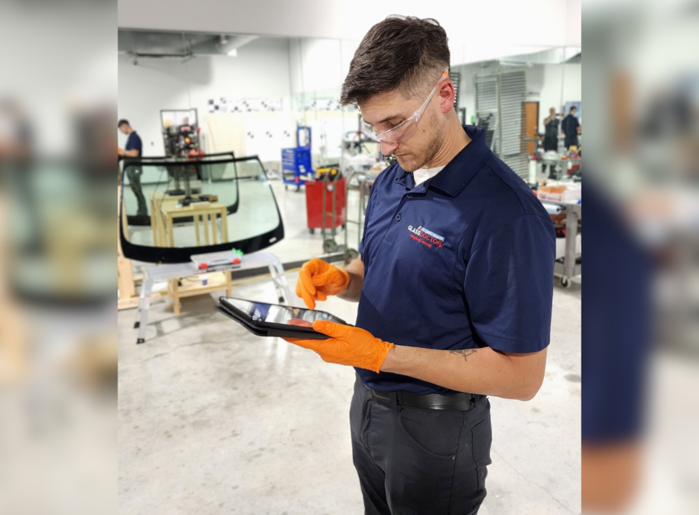 Glass Doctor Auto of Cedar Park technician doing paperwork
