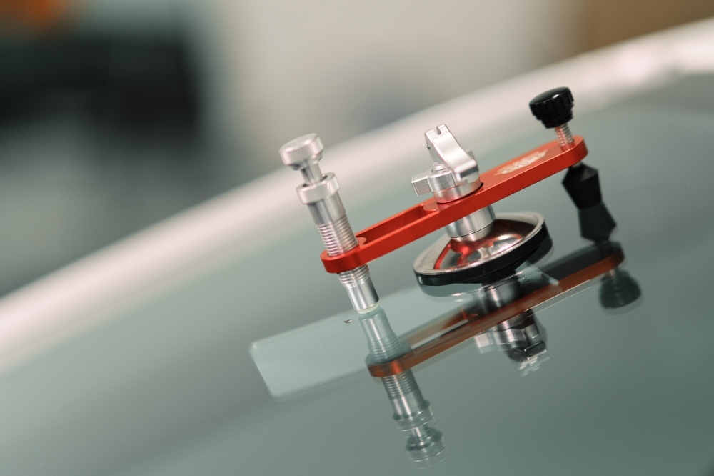 Tool doing windshield repair