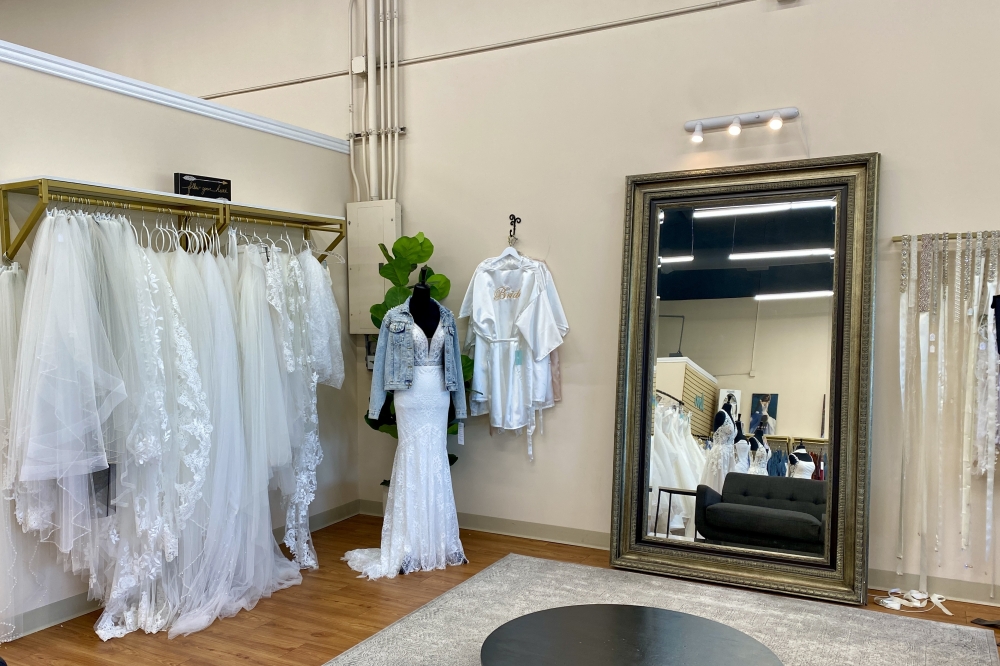 Amour Bridal carries a range of wedding accessories including veils, headbands, crowns and jewelry. (Katlynn Fox/Community Impact)