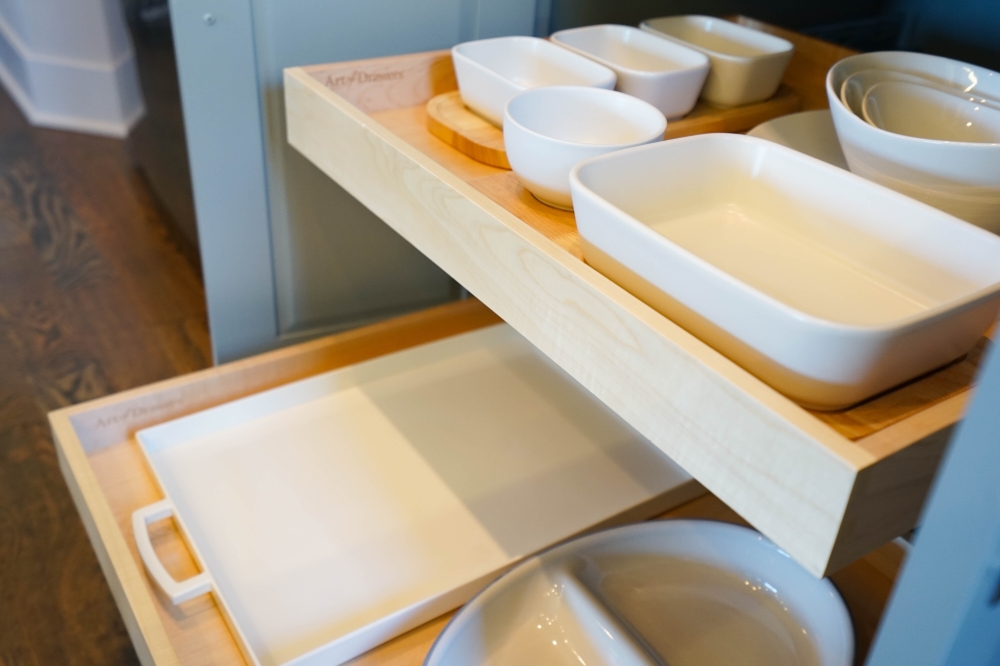 Drawer organizer with cutting board