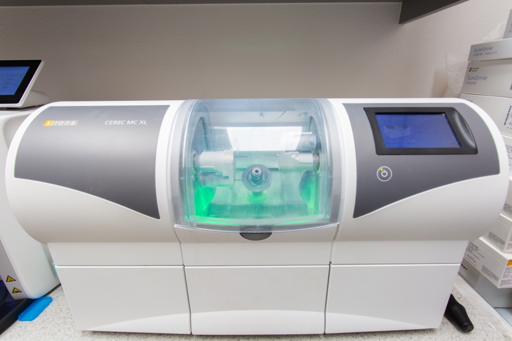 Dental milling machine