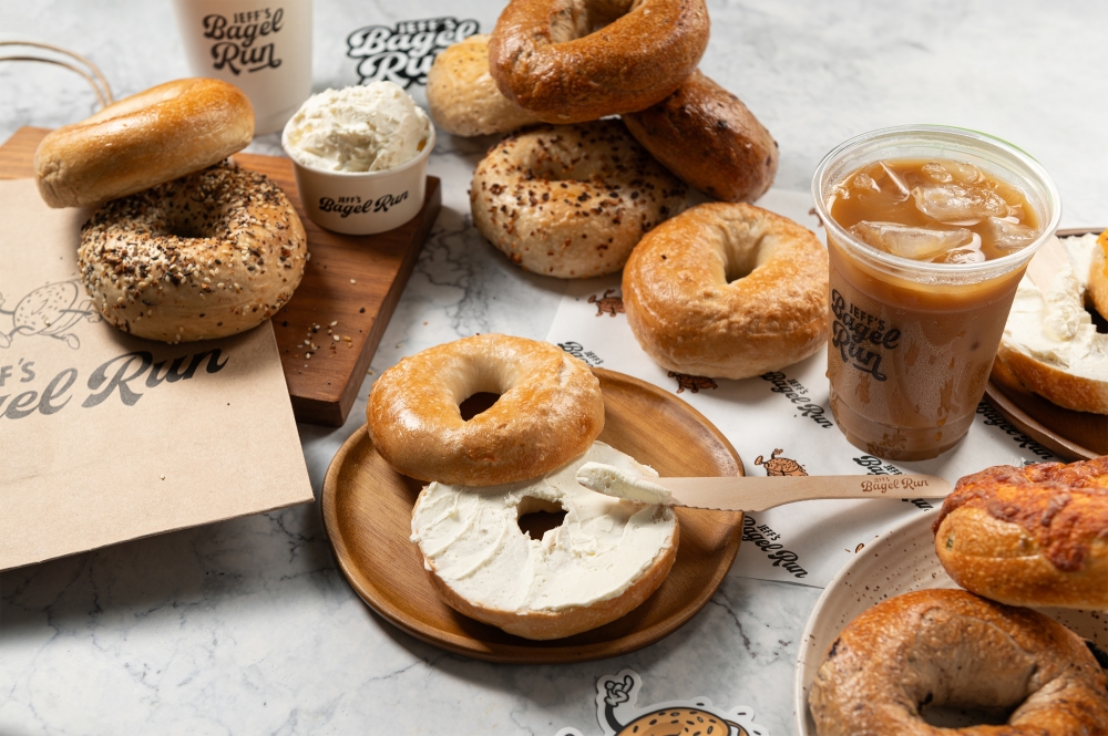 Bagel franchise opens new League City location