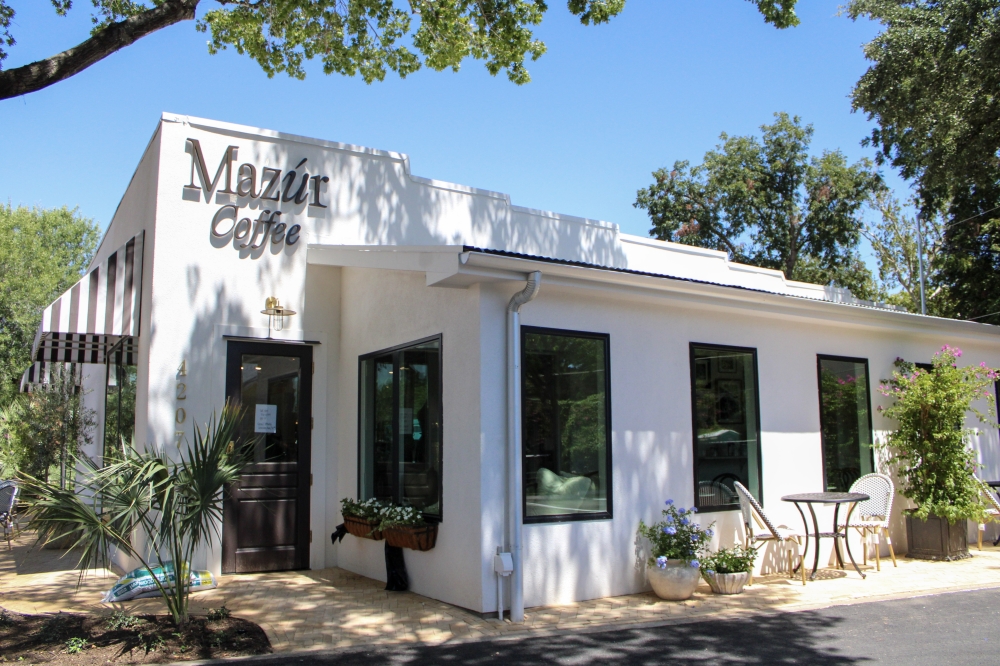 Mazúr Coffee & Boutique launched its grand opening on Aug. 30. (Dacia Garcia/Community Impact)
