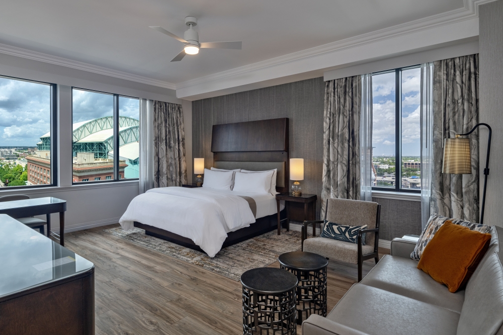 All 200 guest rooms' interiors were created in calming tones of beige and natural wood, accented with touches of greens and yellows, a nod to Houston’s bayous. (Courtesy Westin Houston Downtown)