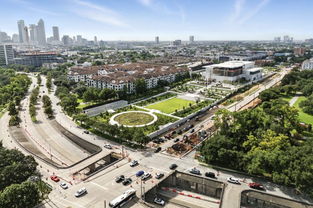 Located along Allen Parkway, the center will be framed by gardens and green lawns with a view of Downtown Houston in the distance. (Courtesy Abbas Yasin, Assad Yasin and Abizer Yasin)