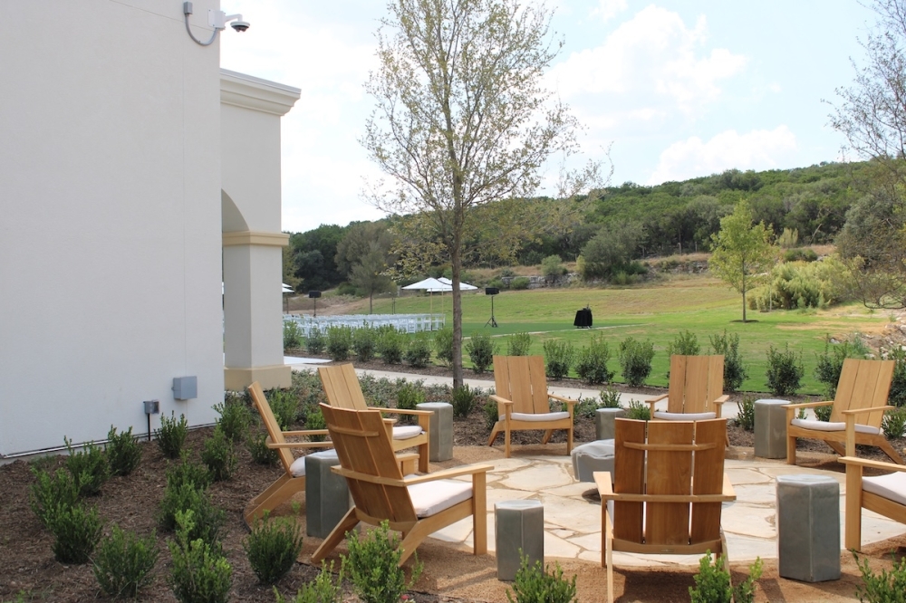 The new event venue has both and indoor ballroom and an outdoor, turf-lined space to hold events of up to 450 people. (Andrew Creelman/Community Impact)