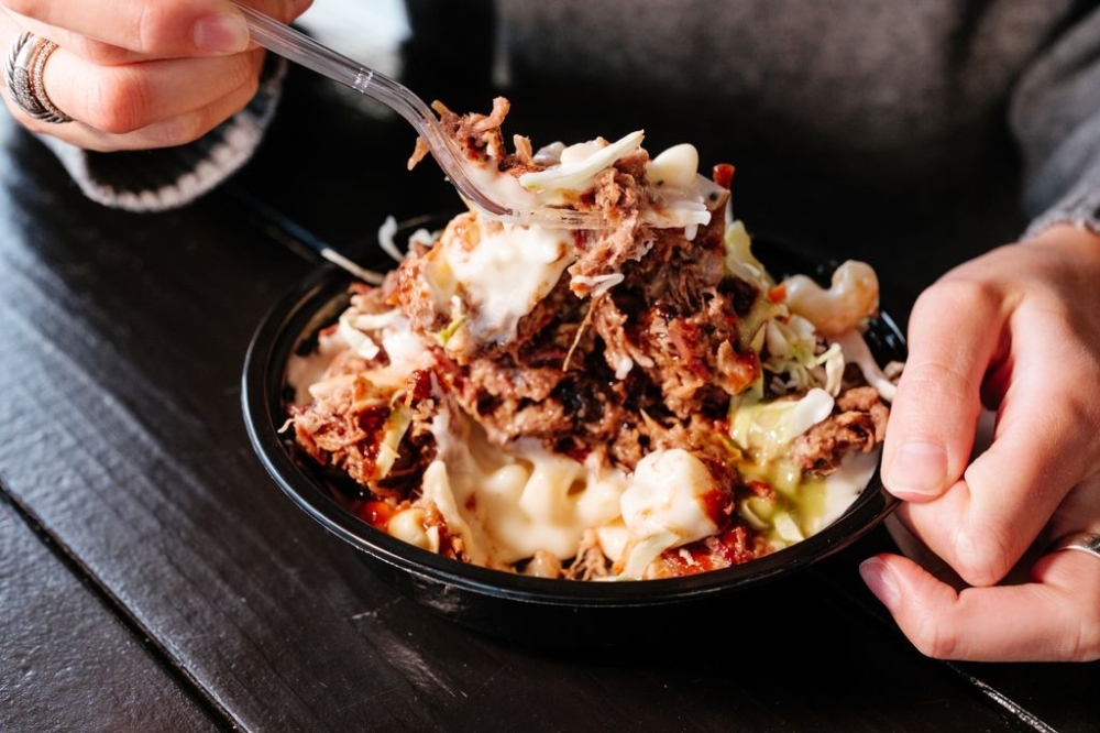 The storefront will offer customizable meals with a choice of sliced brisket, chopped brisket or pulled chicken in various forms, including bowls. (Courtesy Truboy BBQ)