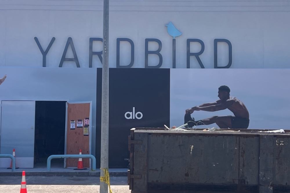 The new Alo store will be located at the former site of the outdoor furniture store Yardbird. (Melissa Enaje/Community Impact)
