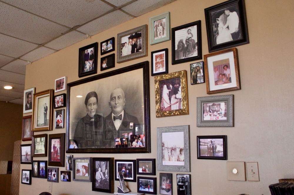 Giuseppe's Restaurant & Pizzeria preserves its history captivated through photographs taken over the years. (Jovanna Aguilar/Community Impact)