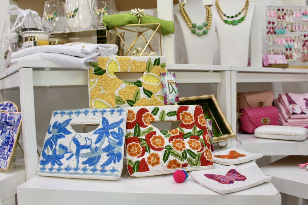 Karden Lane offers a variety of accessories including hand bags. (Jovanna Aguilar/Community Impact)