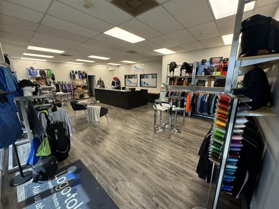 Logotology corporate gift showroom