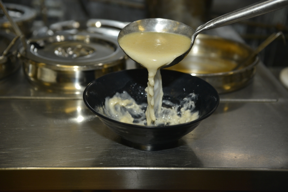 Warm up with Taro Japanese Restaurant’s rich, flavorful broth. (Taro Japanese Restaurant)