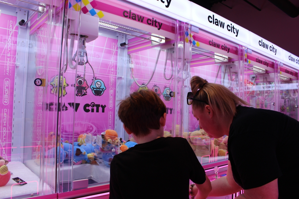 Claw City, a claw machine arcade, opened this summer in Katy Asian Town. (Kelly Schafler/Community Impact)