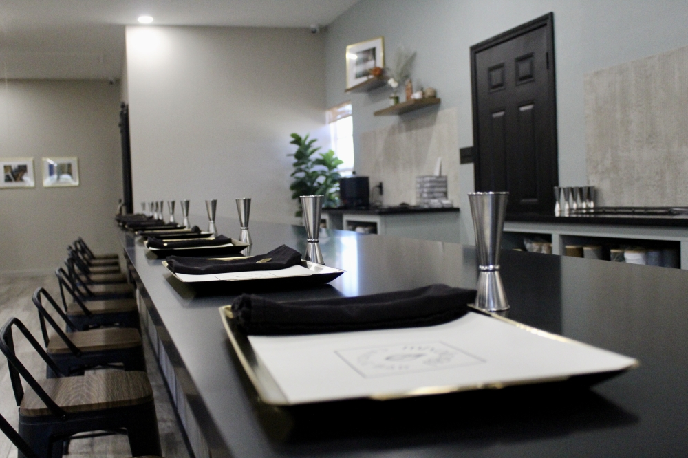 Guests at Mixology Candle Bar are walked through the entire candle making process. (Jovanna Aguilar/Community Impact)