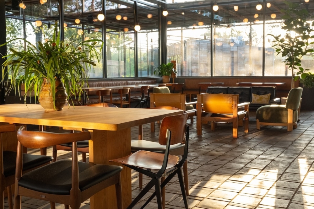 The space is home to a cafe and bar, Thai cuisine business DEE DEE and Mexican restaurant Veracruz All Natural. (Courtesy LEONA Botanical Cafe & Bar/Photo by Diana Rothery)