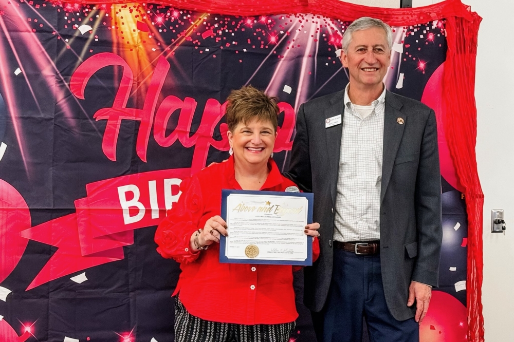 President Cheryl Glasser accepted the recognition from Katy Mayor Dusty Thiele. (Courtesy Katy Area Retired Educators) 