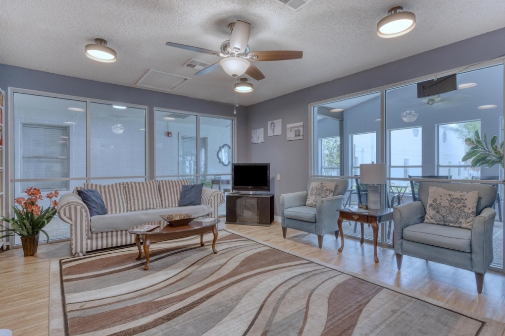 Silver Oaks Villas has a library and TV/movie area. (Courtesy Silvers Oaks Villas)