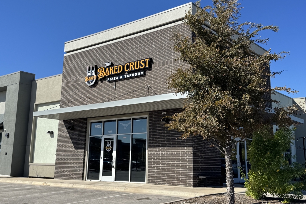 The Baked Crust Pizza and Taproom offers pizza, beer and a sports bar environment in Leander. (Steve Guntli/Community Impact)