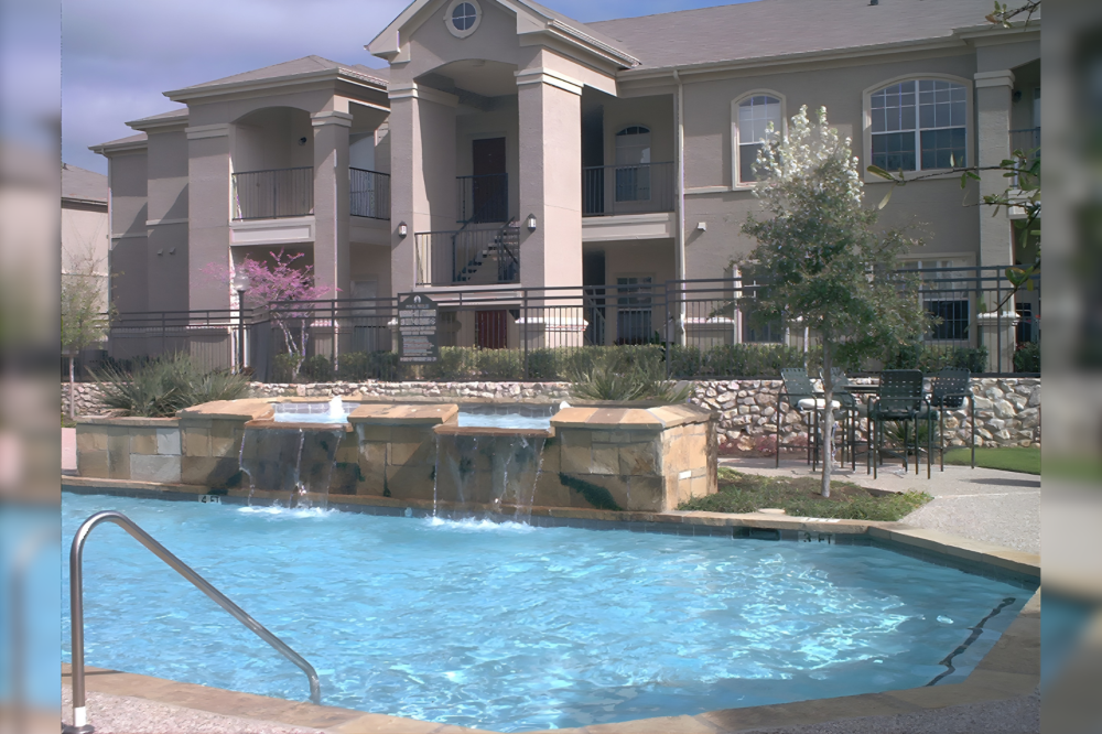 Bastrop apartment pool