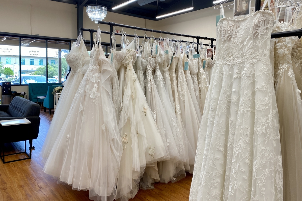 Amour Bridal carries a range of wedding accessories including veils, headbands, crowns and jewelry. (Katlynn Fox/Community Impact)