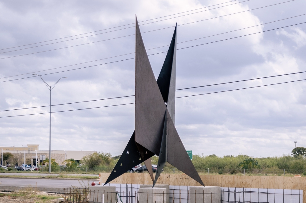 Houston-based artist Bobby Bacon sculpted an arrowhead monument that developer Pearl River Companies installed in late November at Sendero, a 75-acre mixed-use development in Bastrop. (Courtesy Pearl River Companies)