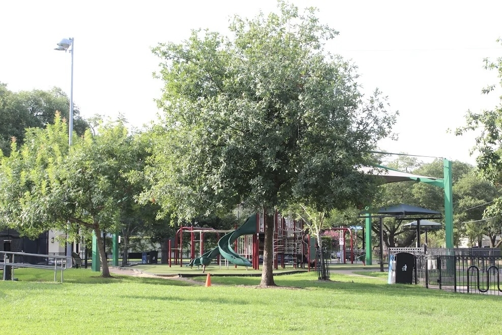 Wier Park features a play area, basketball court and tennis court. (Melissa Enaje/Community Impact)