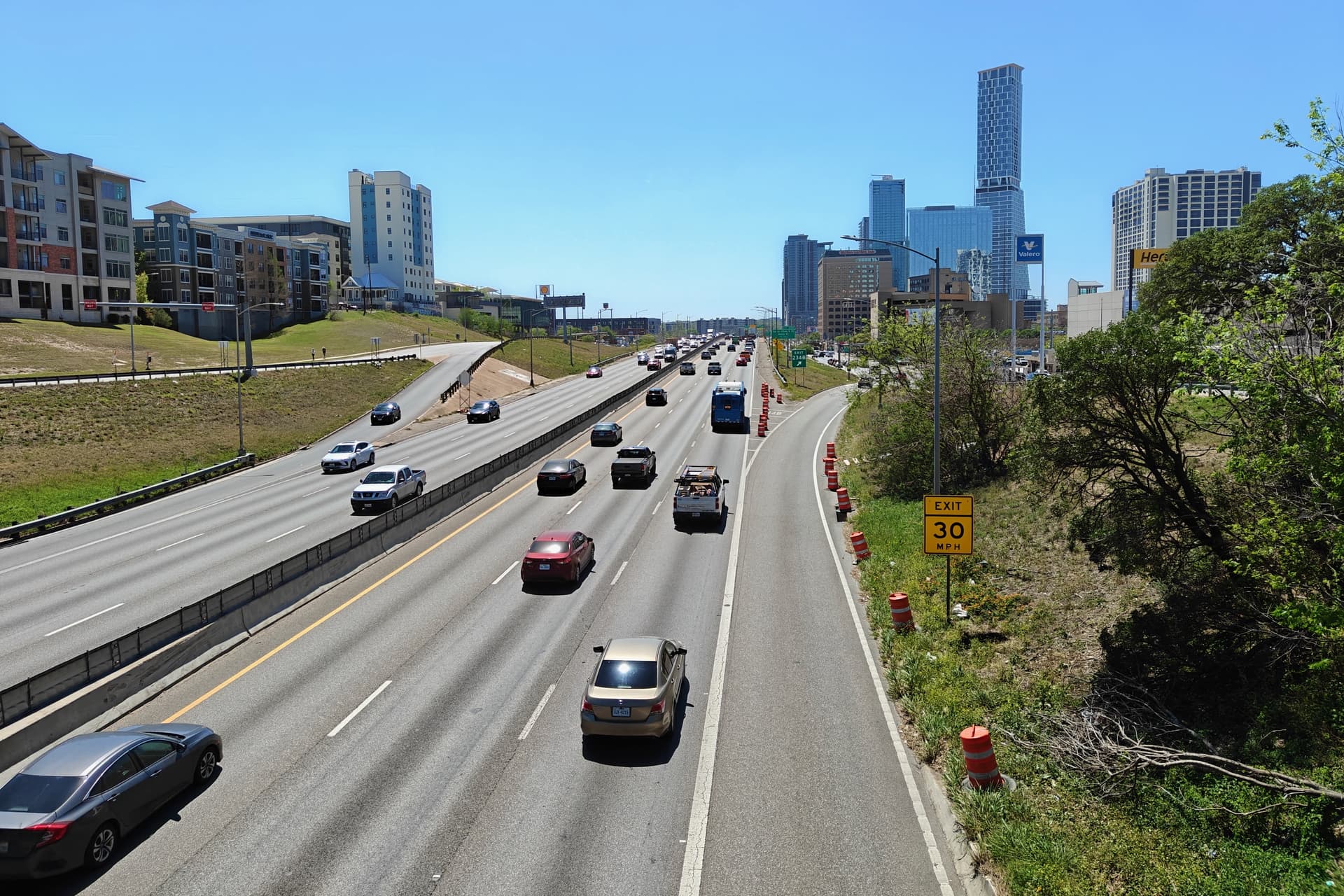 Texas lawmakers urge TxDOT to better communicate about road construction, closures