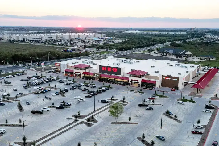 Closing the gap: McCarty Lane H-E-B opens in San Marcos's east side, alleviating local food desert